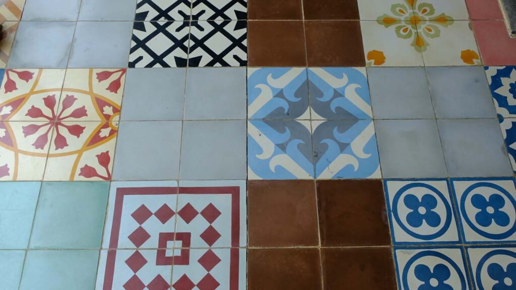Tegel kunci untuk lantai rumah
