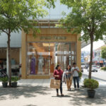 Butik Kontemporer Dress House, Butik dengan Kehangatan dan Transparansi Modern karya Desain Arsitek Jogja