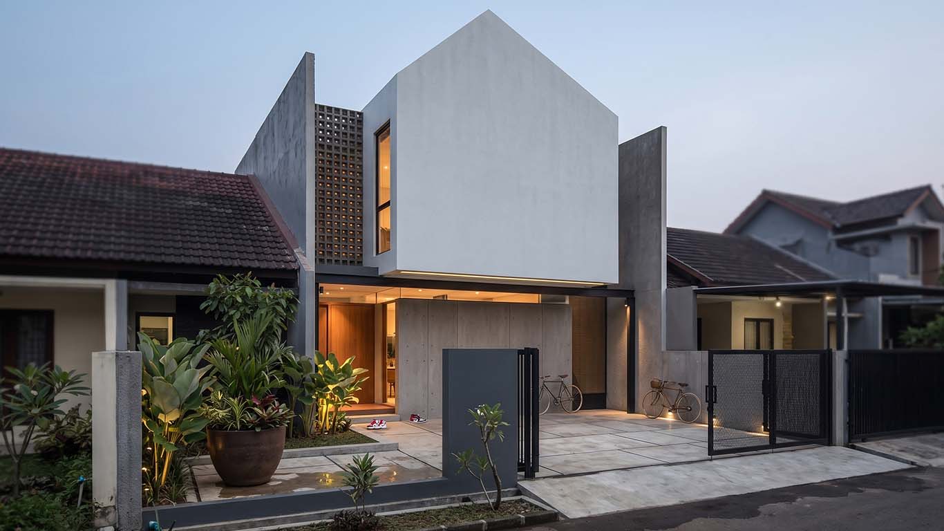 Arsitek Jogja DAJ Studio - Mengapa Atap Miring Sangat Cocok untuk Rumah di Wilayah Indonesia 01